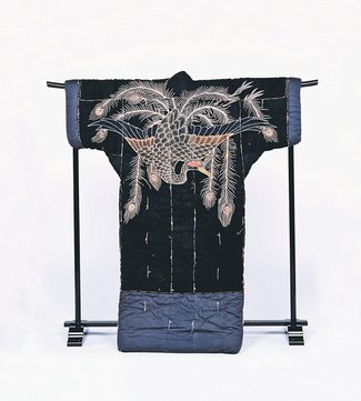 花のお江戸の動物たち（９）<br />「夜着 孔雀模様」明治時代（東京都江戸東京博物館蔵、後期展示）