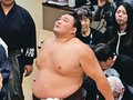 朝乃山、恩師直伝の右四つ健在　大相撲初場所１１日目で幕内勝ち越し、命日に白星ささぐ