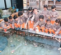 “水餃子”お風呂にプカプカ　黒部の温浴施設で２１～２３日、木片で特産化ＰＲ