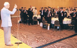 吉崎会長を再任　首都圏高岡高同窓会
