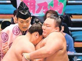 ３１歳朝乃山、１６歳太秦との全勝対決制す　大相撲春場所１１日目、用意周到何もさせず