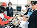 作って食べて韓国体感　高岡・伏木高３年生、食から世界の文化学ぶ