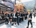 みこし勇壮、まち華やか　井波・よいやさ祭り