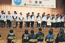 夏の全中で２冠目指す　春中ハンド２連覇の氷見西條男子、学校で報告会