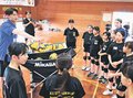 バレーの技術アップ　氷見で元アクア梅津さんら児童指導