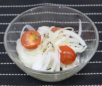 新玉ねぎとトマトの甘酢あえ