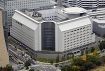 捜索中の暴行で４人在宅起訴