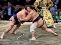 朝乃山Ｖ逃すも有終１２勝　大相撲九州場所千秋楽