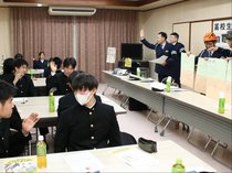 ヘルメット着用とルール順守考える　魚津高で自転車フォーラム