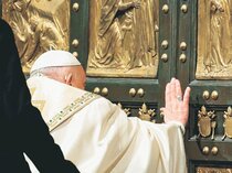 バチカン、希望の扉開く　伝統行事「聖年」、教皇が世界平和訴え