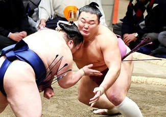 再出場の朝乃山勝ち越し 大相撲初場所13日目