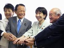 首相、麻生副総裁らと情勢協議