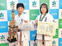 空手大会の優勝を報告　山崎さんと日尾さん、出町高岡市長を訪問