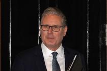 英与党幹部、首相に辞任要求