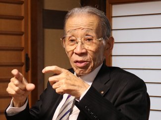 【人生のあとさき＋プラス】石澤義文さん（１）<br />母校が二つ、なぜ？