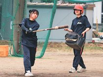 県内初、女子マネが試合前シートノック　高校野球富山大会１１日初戦、入善高３年の窪田さん