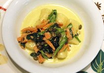 スモークサーモンとホウレン草のクリームニョッキ