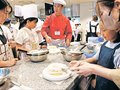 季節の果物たっぷり、親子でホールケーキ作り　県洋菓子協が富山で教室、プロがこつ伝授