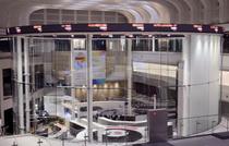 東証反発、終値８２２円高