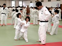 ２８０人が心技体鍛える　高岡で武道稽古始め