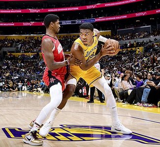 八村１６得点　レーカーズが西３位確定