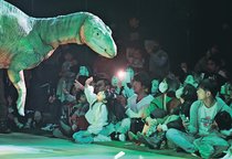 時空超え「恐竜時代」へ　氷見のディノアライブ、県内外のファン驚き