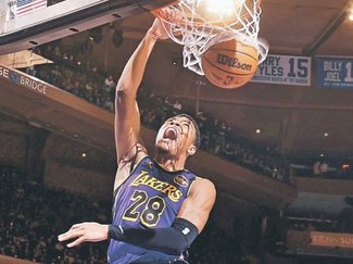 八村２１得点、名門対決制す