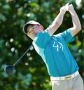 男子ゴルフ、岡田晃平が首位浮上
