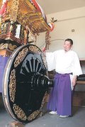 伏木曳山祭、末永く　氏子の寄付で神輿の車輪新調、１６日に渡御で披露