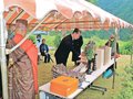 薬師岳 シーズンの安全祈願　富山・播隆上人像前で仏事