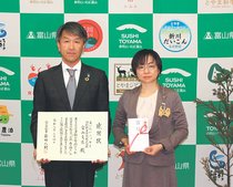 無花粉スギ普及へ県に寄付　あいおいニッセイ同和損保富山支店