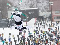 五輪メダリストら熱戦　南砺でモーグルＷ杯開幕、県内初