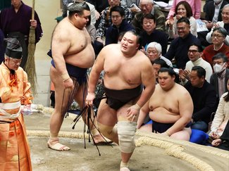 朝乃山、痛い４敗目　大相撲初場所１３日目
