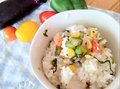 大葉と酢でさっぱりおいしい♪夏野菜の混ぜご飯【休日のレシピ(70) 】