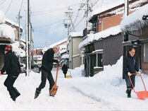 県内ドカ雪「災害のよう」　週末の除雪に住民疲労、地震被災地も痛手