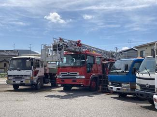 中古車展示場に消防車が並んでいた!?買えるの?【コノコト編集室が行く!!】