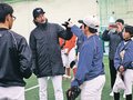 プロの経験・技術伝授　ロッテ石川投手、魚津で県内中学生指導