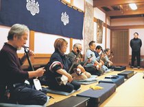 風の盆待ち遠し　八尾諏訪町でおわら保存会初稽古