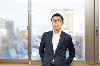 メディアに出続ける人は時代をまとっている <br />演劇研究者・笹山敬輔さんインタビュー後編