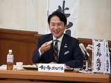 会談中、富山湾ずしに舌鼓を打つ武内市長