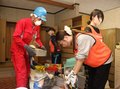 氷見の被災家屋片付け　横浜の高校生２０人