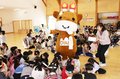 年賀状ありがとうメル　メルギューくん、小矢部・大谷こども園に返事届ける