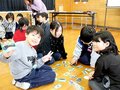 上市の魅力詰め込んだオリジナルかるた贈呈　城西国際大の学生が企画制作