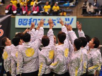 ６連覇を狙うトナミ運輸<br />地元高岡で会場沸かせる