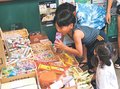 地域住民憩う場に　小矢部のヤマシナ印刷に駄菓子コーナー、子どもたち「買い物楽しい」