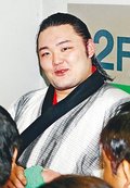 気引き締め「１０勝目指す」　快勝にも満足せず　新十両勝ち越し　