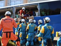 大規模災害想定し救助の手順確認　中部管区の６県警、高岡で合同訓練