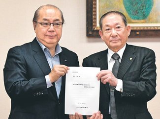 富山大空襲を語り継ぐ会、戦災資料収集に支援要望　新田知事前向き、節目に「協力」
