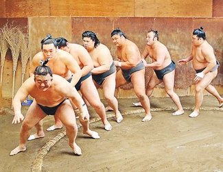 締めはきつ～い「ムカデ」　高砂部屋の朝稽古　番記者通信