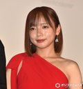 齊藤京子、真っ赤な肩出しドレスで艶やかに　オーディションで映画主演勝ち取る「演じたいと強く思いました」